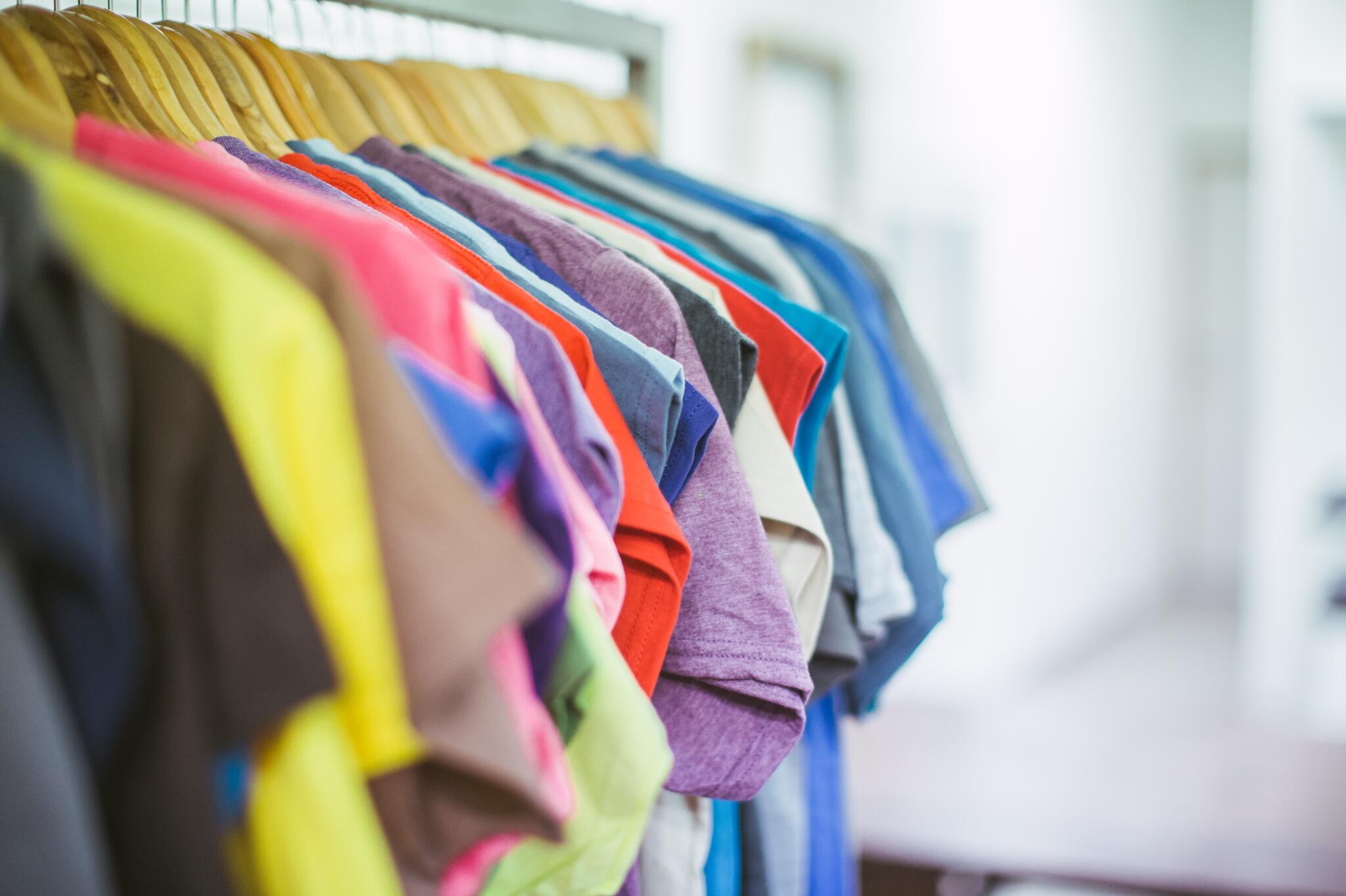 Collection de YTS, spécialiste de l’impression vetement personnalisé et de la broderie t shirt personnalisé, elle propose de nombreux produits personnalisables grâce à la sérigraphie, au flex, à la broderie textile, au digital print, à l’impression numérique ou à la tampographie. C’est une impression écologique et l’entreprise impression textile est située à Nivelles Belgique. 